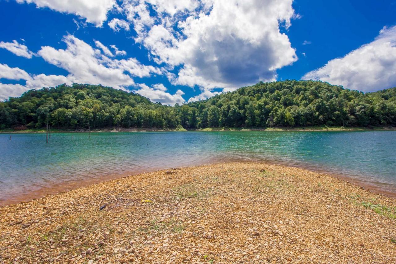 Beautiful Ozark Oasis With Deck Walk To Beaver Lake โรเจอร์ส ภายนอก รูปภาพ