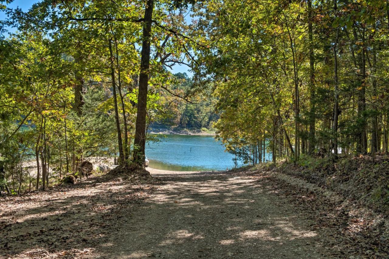 Beautiful Ozark Oasis With Deck Walk To Beaver Lake โรเจอร์ส ภายนอก รูปภาพ